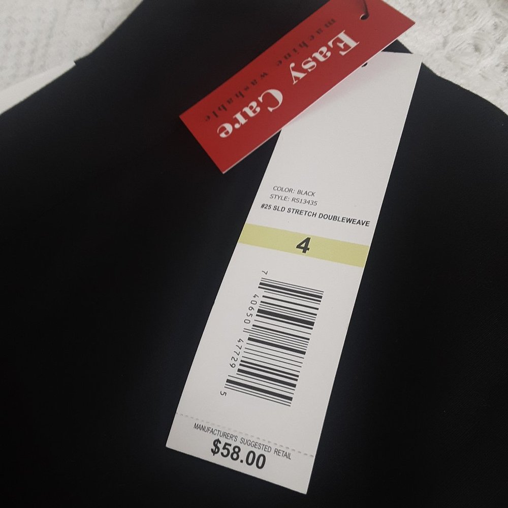 Rafaella Black slim fit size 4  Capri pants
